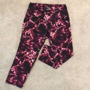 Old Navy size medium cropped exercise leggings